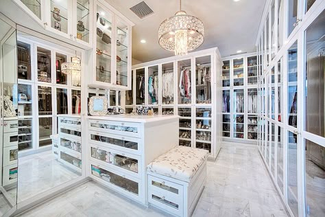 Portas de vidro TRANSPARENTE A Walk In Closet, Amazing Closets, Beautiful Closets, Walk In Closet Design, Dream Closet Design, Walking Closet, Closet Decor, Dream Closets, Dressing Rooms