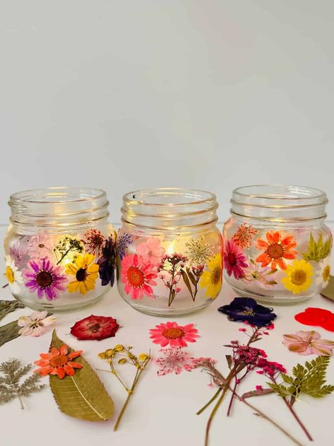 Flower Jars, Dried Flowers Crafts, Fairy Lights In A Jar, Girls Night Crafts, Diy Spring Crafts, Sustainable Flowers, Pressed Flower Crafts, Spring Candles, Flowers In Jars