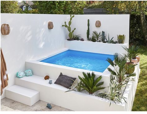 Whirpool Outdoor, Piscinas Pequeñas, Pools For Small Yards, Small Swimming Pools, Mini Pool, Small Pool Design, Backyard Pool Landscaping, Small Pools, Patio Interior