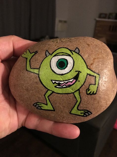 Mike Wazowski Monsters inc painted rock Monsters Inc Painted Rocks, Inside Out Painted Rocks, Mike Wazowski Painting, Disney Painted Rocks, Funny Paintings, Painted Rock Animals, Painted Rocks Kids, Painted Rocks Craft, Rock Painting Ideas Easy