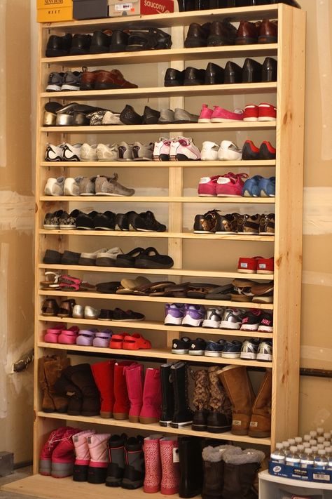 Rak Sepatu Diy, Homemade Shoe Rack, Garage Shoe Storage, Shoes Racks, Diy Shoe Rack Ideas, Cabinet Shoes, Homemade Shoes, Shoe Outfits, Wooden Shoe Rack