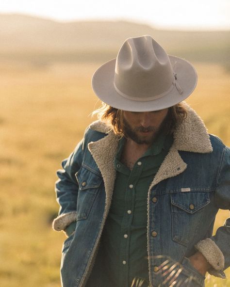 The Open Road’s staying power is a testament to its timeless design. Stetson goods are hand-crafted for enduring style and durability… Stetson Straw Hats, Stetson Hat, Modern Western, Sunny California, Ideal Man, Open Road, Gentleman Style, State Of Mind, Bel Air