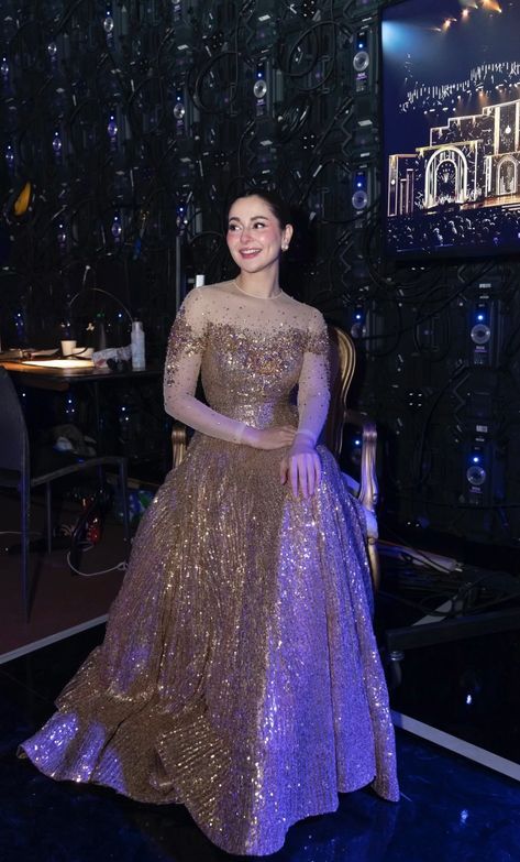 Hania Amir Wallpaper, Cinderella Frocks, Indian Disney Princess, Haina Amir, Hania Amir Dresses, Hamel Patel, Lara Craft, Pakistani Actress Dresses, Hania Aamir