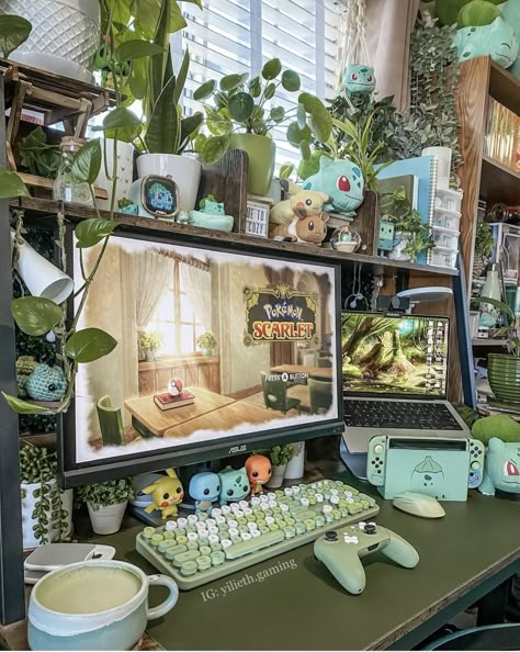 Green And Pink Gamer Setup, Forest Green Gaming Setup, Plant Themed Gaming Setup, Fairycore Gaming Setup, Forest Gaming Setup, Cute Desk Setup Aesthetic, Cottagecore Pc Setup, Nature Gaming Setup, Green Gamer Setup