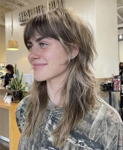 Wolf Haircut Long Hair Wavy, Long Hair Shag Straight, Shaggy Haircut For Wavy Hair, Alternative Haircuts Straight Hair, Long Mullet Haircut Women, Long Women Mullet, Shag On Fine Hair, Punk Women Hair, Modern Shag Haircuts Fine Hair