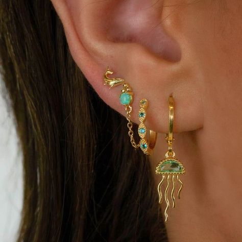 Oc Tattoo, Earring Stacks, Surf Jewelry, Summer Jewellery, Pretty Accessories, Minimalist Jewellery, One Earring, Hippie Earrings, Jewelry Accessories Ideas