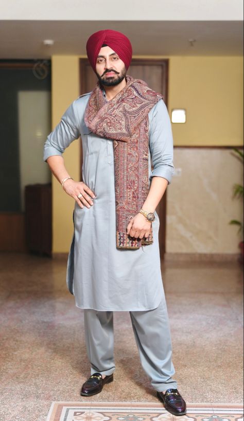 #sikh #model #pathani #kurta #fashion Men Pathani Kurta, Punjabi Kurta Pajama Men Style, Kurta Pajama Men Punjabi, Pathani Kurta For Men, Punjabi Kurta Pajama Men, Pathani Suit For Men, Kurta For Wedding, Punjabi Wedding Dress, Punjabi Kurta