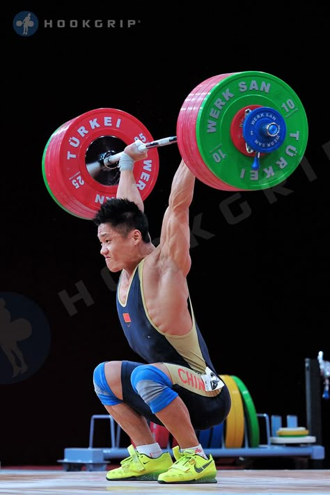 lu xiaojun squat jerk Olympic Weightlifting Wallpaper, Weightlifting Wallpaper, Lu Xiaojun, Weight Lifting Motivation, Weight Lifter, Squat Press, Power Lifting, Olympic Weights, Gym Art