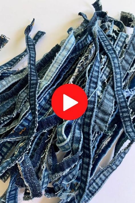 Upcycle your old jeans into a stylish tote bag with this easy DIY tutorial. No sewing #Återvinna_Jeans #Mochila_Jeans #Diy_Bags_Jeans #How_To_Make_Jeans Diy Jeans Bag Tutorial, Återvinna Jeans, Diy Jean Bag, Vestiti In Jeans, Tas Denim, How To Make Jeans, Diy Bags Jeans, Mochila Jeans, Denim Bag Patterns