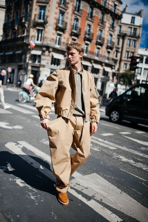 Street style at Paris Fashion Week Men’s Spring 2025 Paris Fashion Week 2024 Street Style, Street Style 2025, Mens Fashion Week Street Style, Paris Fashion Week Men, Men Street Styles, Spring 2025, Street Style Photos, Mens Fashion Week, Paris Street Style