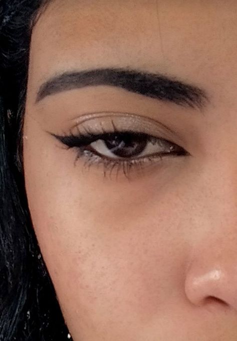 Siren Eyes Natural Makeup, Makeup Looks For Semi Formal, Simple Siren Eyes Makeup, Eyeliner For Siren Eyes, Siren Eyes Brown Eyeliner, Eyeliner Tutorial Siren Eyes, Siren Eyes With Eyeliner, How To Siren Eyeliner, Siren Eyes On Almond Eyes