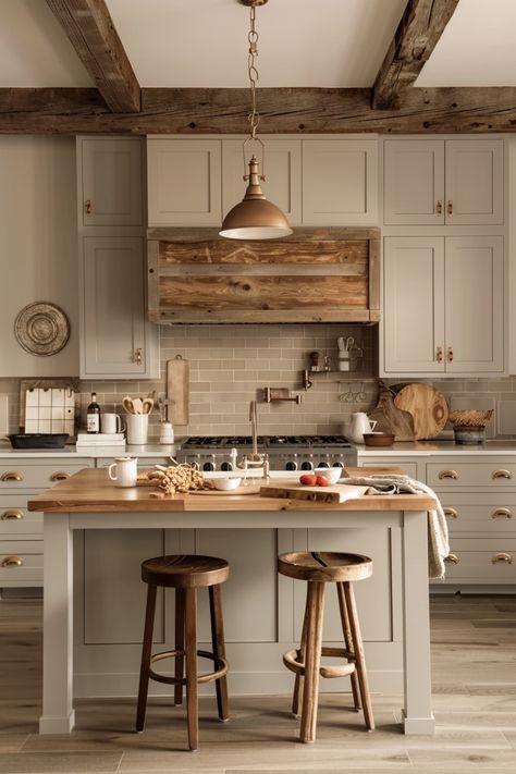 Farm Chic Kitchen, House Design Country Farmhouse, Kitchen Ideas Wood Island, Cabin Farmhouse Kitchen, Modern Country Farmhouse Kitchen, Country Modern Kitchen Farmhouse Style, Farm Style Interior Design, Cozy Kitchen Inspiration, Cute Cozy Kitchen