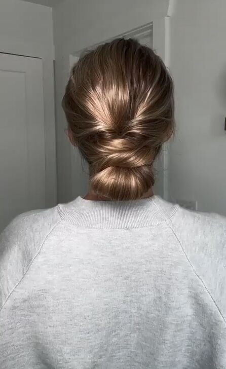 Here’s an easy peasy low bun updo for you to try out with me. Just follow along with this step-by-step tutorial. Low Bun Hairstyles With Extensions, Quick Updo Long Hair, Easy Daily Updos Simple, Low Chic Bun, Easy Bun For Work, Easy Lower Bun Hairstyles, Easy Chic Bun, How To Use A Bun Donut Long Hair, Business Bun Hairstyles