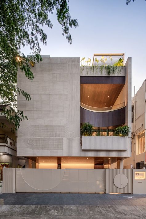 Gallery of PATTERN LAND / Cadence Architects - 9 Contemporary Home Design Exterior, Modern Contemporary Facade, Contemporary Residence Elevation, Exterior Elevation Design, Wall Pattern Design, House Elevations, Architectural Pattern, Modern Villas, Boundary Wall