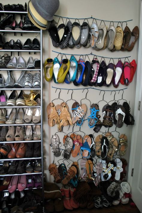 Diy Shoe Organization, Rak Sepatu Diy, Diy Shoe Rack Ideas, Shoes Hanging, Closet Transformation, Diy Shoe Storage, Shoe Storage Ideas, Shoe Organization, Shoe Hanger