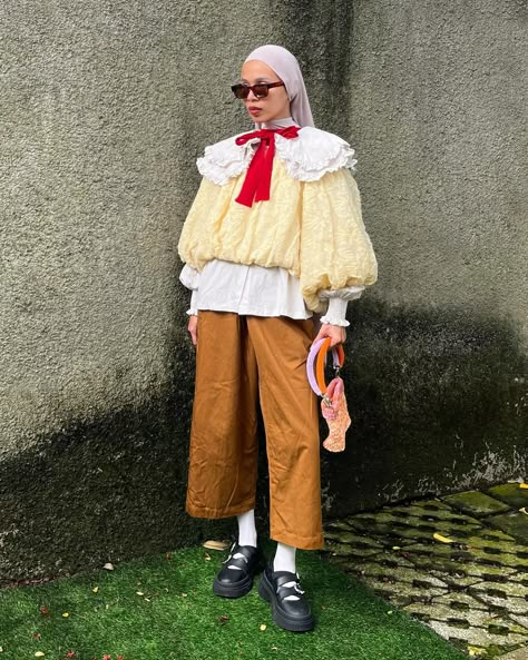 Ms. Spongebob Squarepants at yer service 🫡🧽 image reference is attached in the last slide 🤝🏼 outfit deetz: white top —— @beanthescene yellow outer blouse —— thrifted pants —— @dickies x @nikoand_official shoes —— @adorableprojectsofficial bag —— @zoolazela . . . . . . . . outfit rotation. outfit repeater. layering style. modest fashion. semi maximalist. multiway fashion. casual look. vintage clothing. secondhand fashion. outfit inspo. style inspiration. spongebob inspired. Yellow Blouse Outfit, Spongebob Outfit, Masc Outfit Ideas, Grandma Outfit, Yellow Top Outfit, Thrifted Pants, Yellow Pants Outfit, Outer Outfit, Maximalist Outfits