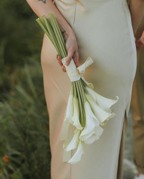 Lilly Bouquet Wedding, Calla Lillies Wedding, Calla Lily Bridesmaid Bouquet, Calla Lillies Bouquet, White Lily Bouquet, White Calla Lily Bouquet, Calla Lily Bridal Bouquet, Lily Bridal Bouquet, Modern Wedding Bouquets