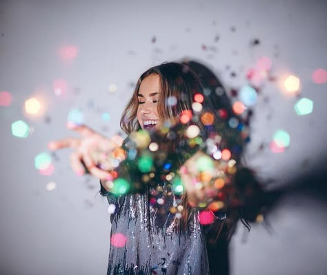 Artsy Photography, 21st Birthday Photoshoot, Cute Birthday Pictures, Shotting Photo, Birthday Photography, Portrait Photography Poses, Trik Fotografi, Birthday Pictures, Instagram Photo Inspiration