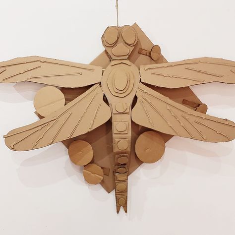 Dragonfly Cardboard Sculpture Wall Art. The Art Studio - "Where The Heart Needs Art" Meadville Council on the Arts Meadville Pennsylvania "Debra Barnhart" Cardboard Insects, Cardboard Creatures, Meadville Pennsylvania, Art Ks2, Cardboard Relief, Cardboard Sculptures, Cardboard Art Sculpture, Cardboard Ideas, Bug Activities