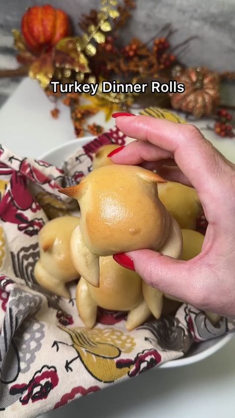 Turkey Dinner Rolls! 🦃 🍞 Inspired by @Jazzy #Thanksgiving #Thanksgiv... | thanksgiving dessert | TikTok Food Air Fryer, Pasta Recipes Quick, Snacks Asian, Pasta Cajun, Turkey Rolls, Air Fryer Meals, Recipes Copycat, Louisiana Food, Fall Dinners