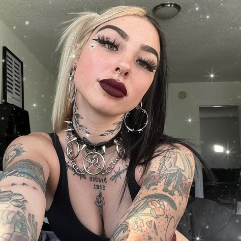 Cruella Morgan, Cruella Hair, Grunge People, Goth Outfits Aesthetic, Black Metal Girl, Punk Style Outfits, Alt Makeup, Tattoed Women, Alt Girls