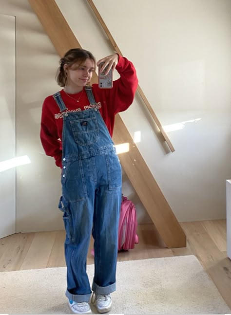 Casual Red White And Blue Outfits, Turtle Neck And Overalls Outfit, Overalls In The Winter, Women Overall Outfits, Sweatshirt Overalls Outfit, Overall Pants Outfit Fall, Overall Outfits Midsize, Sweatshirt And Overalls Outfit, Cute Fall Overall Outfits