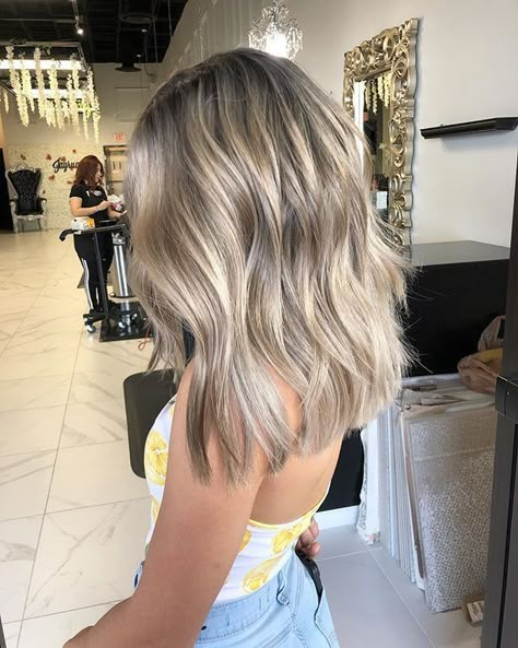 Short Brown With Highlights, Blonde Hair Color Ideas Dimension, Med Ash Blonde Hair Color, Top Hair Trends 2024, Short Blonde Hair With Brown Roots, Shoulder Length Hair With Blonde Highlights, Blonde Brown Hair Short, Medium Length Ash Blonde Hair, Haircut 2023 Trends Women Medium