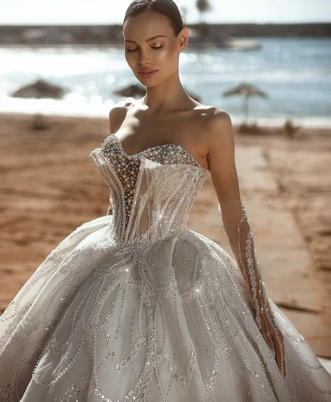 Jelly Fish Wedding Dress, Diamond Ball Gown, Exotic Wedding Dress, Ballroom Decor, Fairytale Wedding Dresses, Wedding Ballgown, Wedding Dresses Vintage Princess, Wedding Ballroom, Wedding Dresses Princess