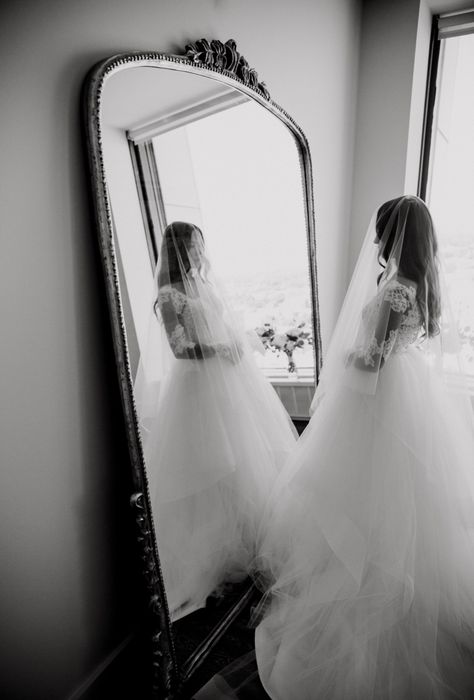 Wedding Mirror Photography, Mirror Bride Photography, Bride Mirror Photography, Bride Mirror Photo, Wedding Dress Mirror, Bride In Mirror, Bride Mirror, Hoodie Photoshoot, Wedding Photo Aesthetic