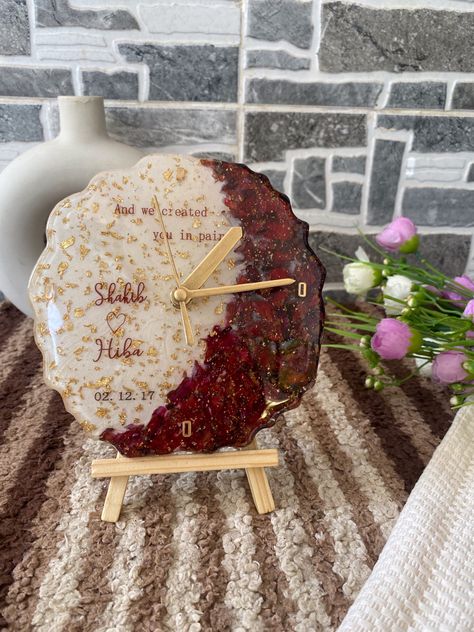 Preserved wedding roses Resin Art Pendant Rose, Preserved Roses Resin Art, Clock Resin Art, Diy Resin Wall Art, Candy Box Diy, Diy Resin Gifts, Resin Arts, Resin Gifts, Wedding Pen