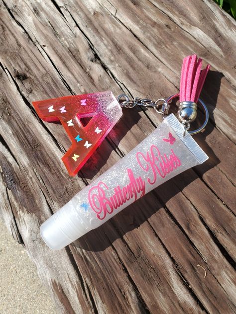 Gifts To Sell, Resin Initial Keychain, Lip Gloss Holder, Resin Letter Keychain, Diy Resin Keychain, Diy Gifts To Sell, Vegan Lip Gloss, S Letter Images, Diy Storage Rack