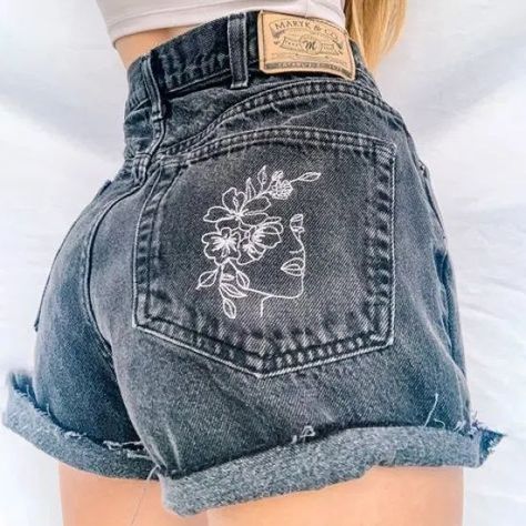 Great Ways To Personalize Your Clothes Leisure Dress, Painted Clothes Diy, Embroidered Denim Shorts, Painted Jeans, High Waist Denim, 자수 디자인, Painted Clothes, Jeans Diy, Embroidered Clothes