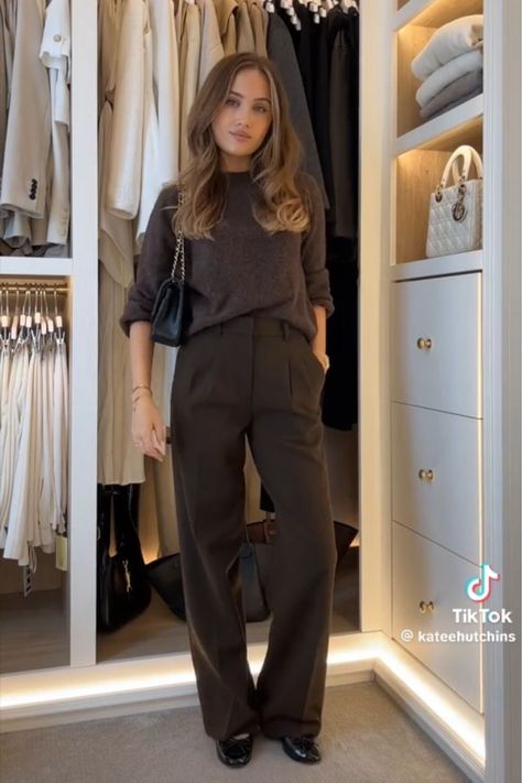 Pleated Trousers Outfit Winter, Wool Wide Leg Pants Outfit, Wide Leg Trousers With Boots, Wool Trousers Women Outfit, Aritzia Melina Pant Outfit, Brown Wide Leg Trousers Outfit, Winter Trousers Outfit, Wide Leg Trousers Outfit Classy, Brown Trousers Outfit Women