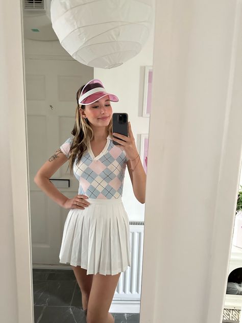 Pub Golf Outfit Women, Golf Costume Women, Golf Aesthetic Outfit, Pub Golf Outfit, Golf Halloween Costume, Golf Costume, Golf Costumes, Last Swing Before The Ring, Pub Golf