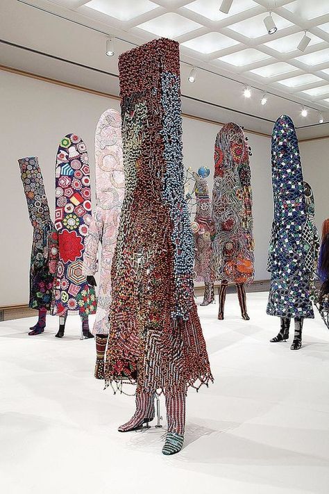 Nick Cave Soundsuits, Nick Cave Artist, Eva Hesse, African American Fashion, Textile Sculpture, Chicago Artists, Sustainable Art, Nick Cave, Estilo Hippie