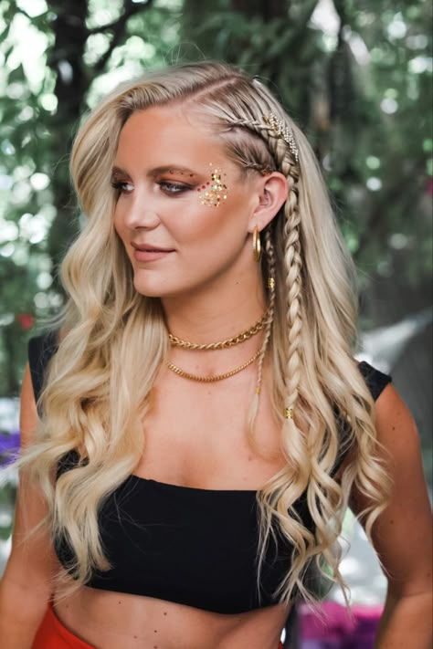 Glitter Roots Hair, Carnival Hairstyles, Rave Braids, Dutch Fishtail Braid, Coachella Hair, Coachella Makeup, Festival Braids, Color Extensions, Dutch Braids