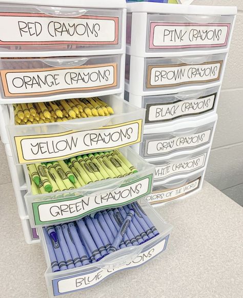 Teacher Supply Room Organization, Colored Pencil Organization Classroom, Marker Organization Classroom, Organizing Ideas Classroom, Kindergarten Teacher Resources, Classroom Marker Organization, Pencil Organization Classroom, Teacher Classroom Ideas Kindergarten, Classroom Management For Preschool