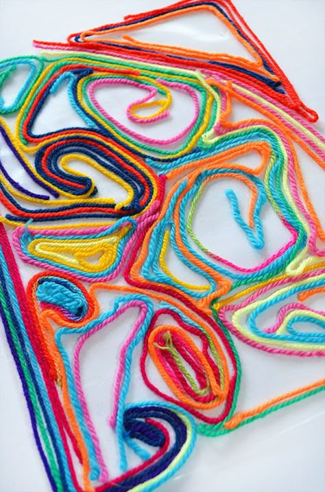 Yarn Painting. Yarn Painting Art, معرض فني, Classe D'art, Yarn Painting, Cool Art Projects, Elementary Art Projects, Homeschool Art, Camping Crafts, Jeans Diy