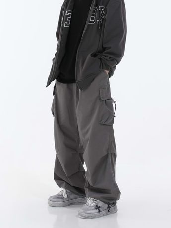 Styling Baggy Pants, Parachute Pants Outfit Men, Baggy Style Men, Baggy Pants For Men, Baggy Pants Men, Oversize Pants, Harem Pants Fashion, Cargo Pants Streetwear, Harem Pants Men