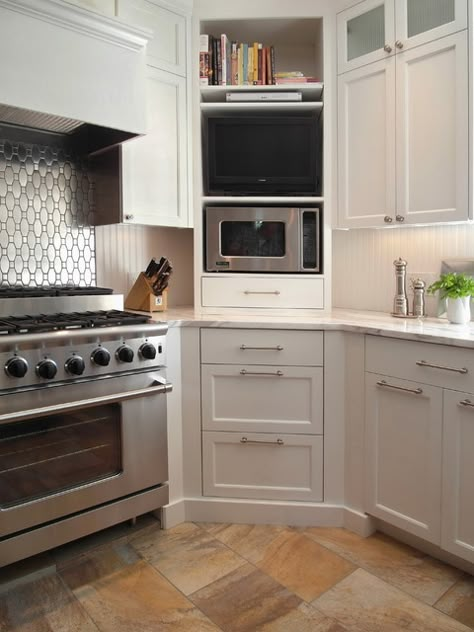 diagonal corner cabinets that run from floor to ceiling. grey and white shaker style cabinets Corner Kitchen Cabinet Ideas, Серая Кухня, Corner Kitchen Cabinet, Corner Pantry, Corner Kitchen, Kabinet Dapur, Herringbone Backsplash, Farmhouse Kitchen Cabinets, New Kitchen Cabinets