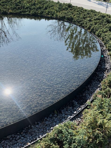 Water Mirror Garden, Natural Water Fountain, Pool Sculpture, Yard Water Fountains, Waterscape Design, Reflection Pool, Sculpture Architecture, Water Architecture, Indoor Pool Design