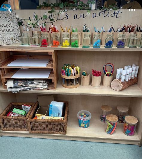 Tk Centers, Preschool Provocations, Reggio Atelier, Nursery Room Ideas Childcare, Early Excellence, Nature Based Classroom, Easel Ideas, Preschool Classroom Setup, Junior Kindergarten