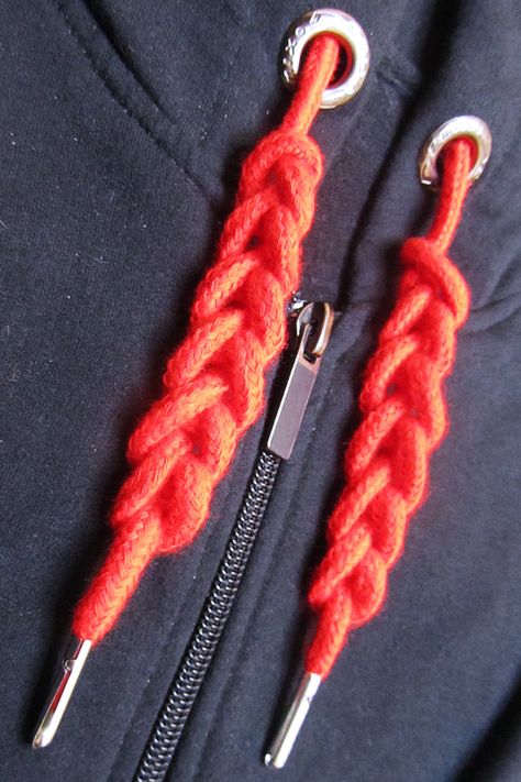 Sweater String Tieing, How To Tie Shirt Strings, Hoodie Strings Heart, How To Braid Sweatshirt Ties, Tiring Hoodie Strings, How To Tie Shoe Laces That Are Too Long, Braiding Hoodie String, How To Tie Long Hoodie Strings, How To Tie Laces On Hoodies