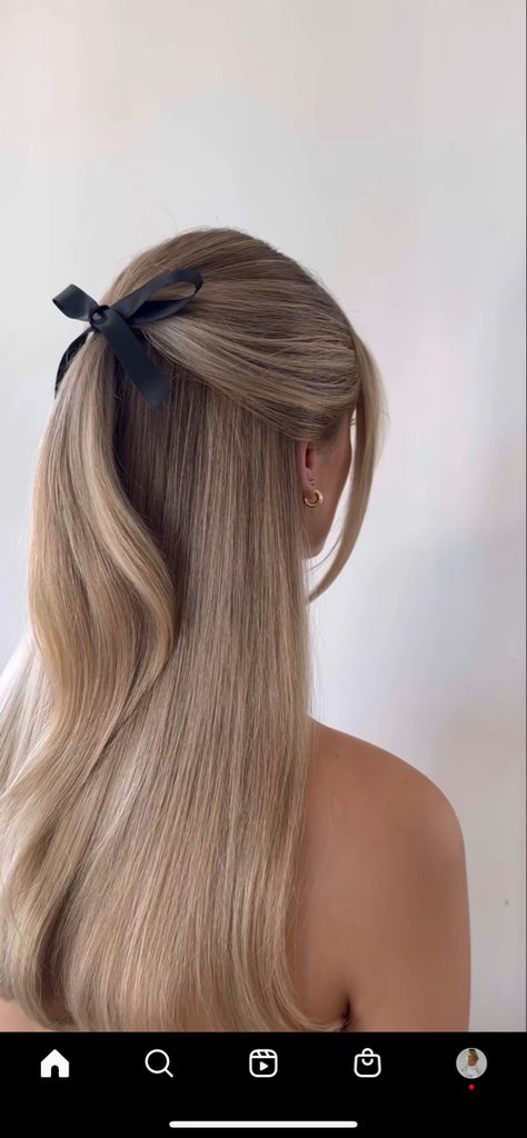 Rich Girl Blonde Hair, Irish Cream Blonde Hair, Blond Hair Ideas Color, Hairline Highlights Blondes, All Black Outfit Blonde Hair, Blond For Brunettes, End Of Summer Blonde Hair, Lived In Blonde With Dimension, Blonde Hair Scandi Hairline