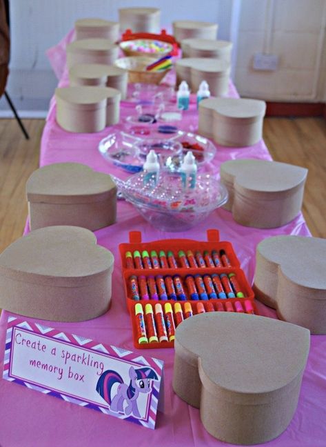 Pony Craft, Pony Birthday Party, My Little Pony Birthday Party, Little Pony Birthday Party, My Little Pony Party, Pamper Party, Art Birthday Party, Birthday Party Crafts, Pony Birthday