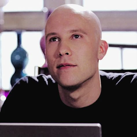 Smallville Aesthetic, Lex Luthor Smallville, Funny Roast, Chloe Sullivan, Horned Serpent, Lex Luther, Michael Rosenbaum, No Beard, Funny Roasts