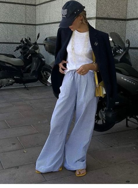 Blue And White Striped Pants Outfit, White Striped Pants Outfit, Pyjamas Outfit, Outfits Mujeres, Blue And White Striped Pants, Striped Pyjamas, Paris Outfits, Fashion Aesthetics, Style Crush