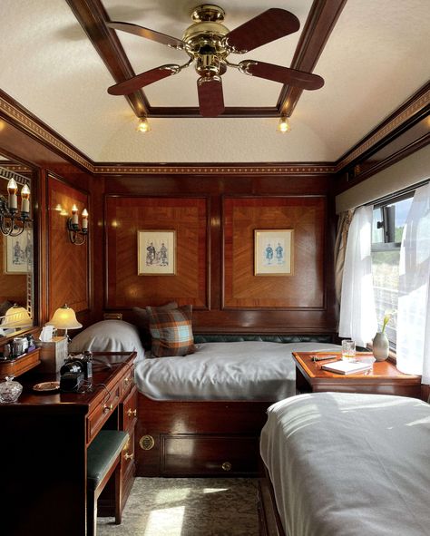 Train Bedroom, Luxury Trains, Luxury Cabins, Luxury Train, Luxury Cabin, Train Journey, White Table Cloth, Vintage Train, Dream Decor