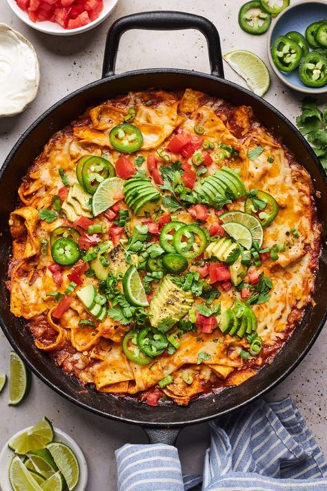 Skillet Chicken Enchiladas Skillet Enchiladas, Enchiladas Chicken, Chicken Enchilada Skillet, Chicken Dishes Easy, Chicken Skillet Recipes, Favorite Dinner, Skillet Dinners, Chicken Enchilada Recipe, Rotisserie Chicken Recipes