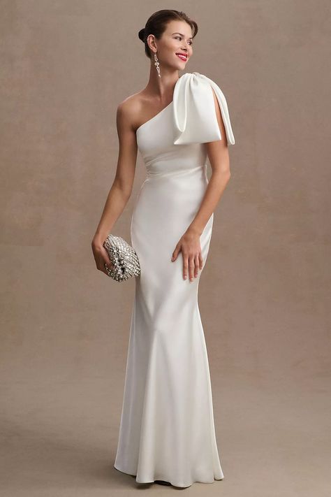 Back Bow Wedding Dress, Wedding Dress With A Bow, Bow Wedding Dresses, Smooth Ballroom Dress, Bow Trend, Bridal Bow, Ethereal Gown, Weddding Dress, Dress With A Bow